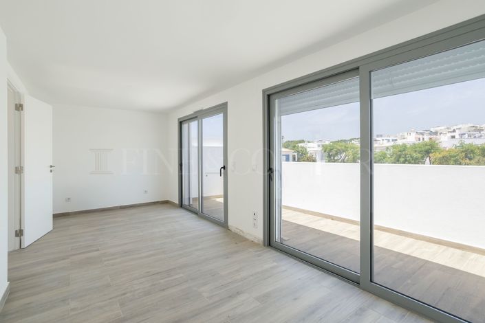 Image No.19-3 Bed Townhouse for sale