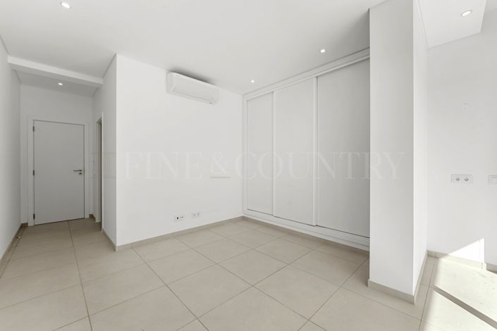Image No.19-Propriété de 4 chambres à vendre