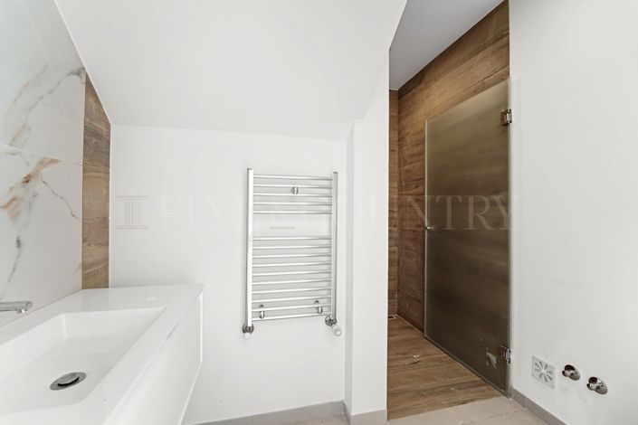 Image No.20-Propriété de 4 chambres à vendre
