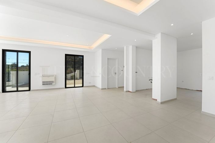 Image No.9-Propriété de 4 chambres à vendre