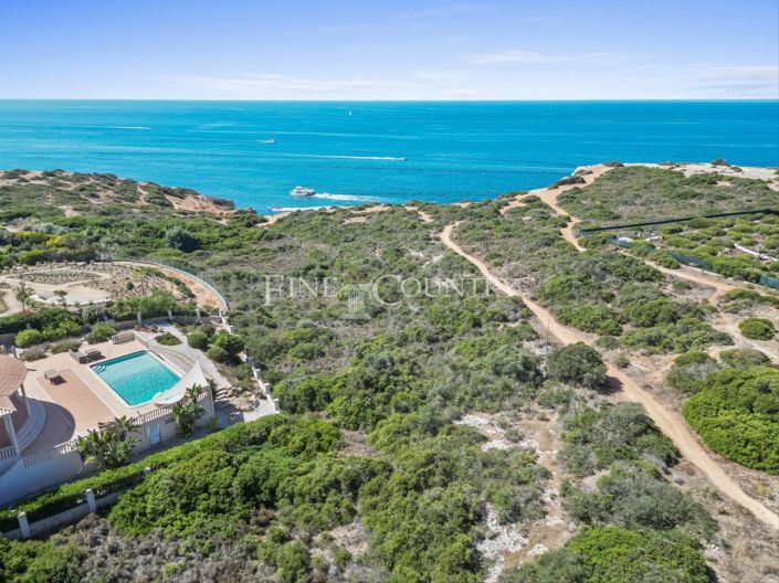 Image No.20-7 Bed Property for sale
