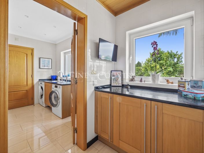Image No.42-7 Bed Property for sale