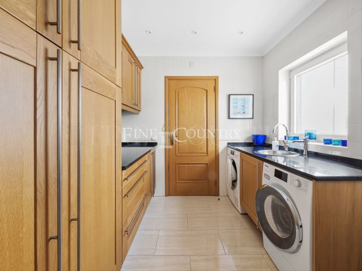 Image No.43-7 Bed Property for sale