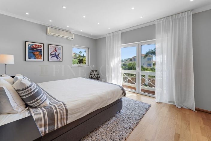 Image No.50-7 Bed Property for sale