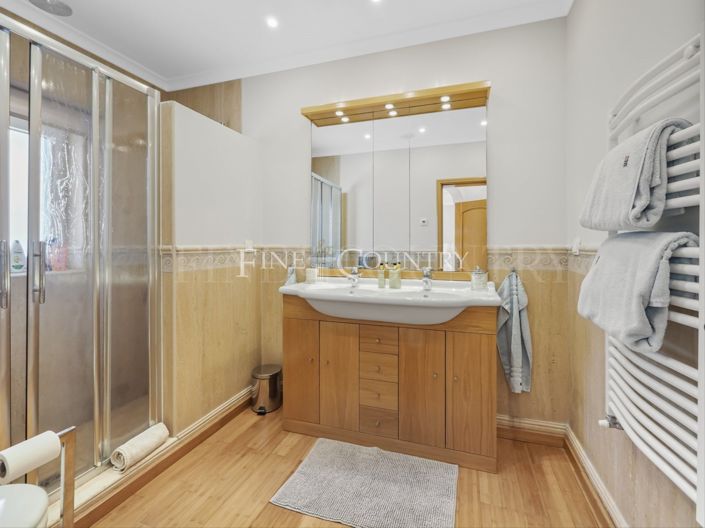 Image No.51-7 Bed Property for sale