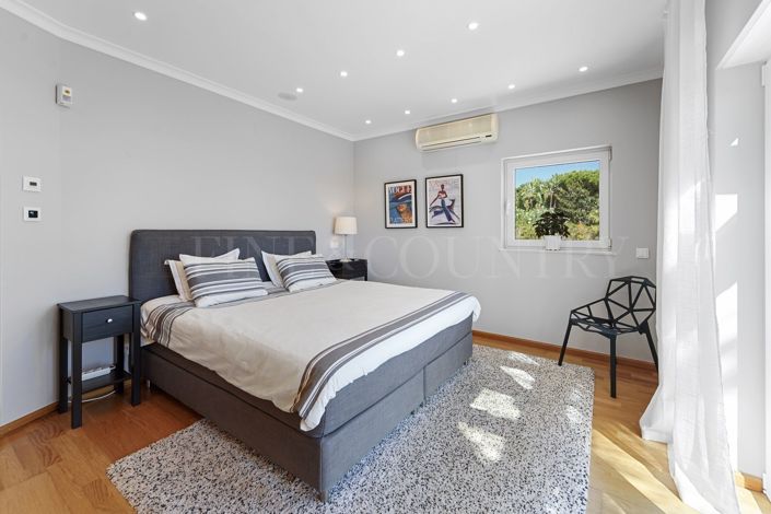 Image No.52-7 Bed Property for sale