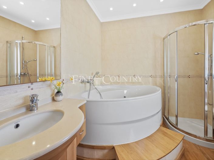 Image No.59-7 Bed Property for sale