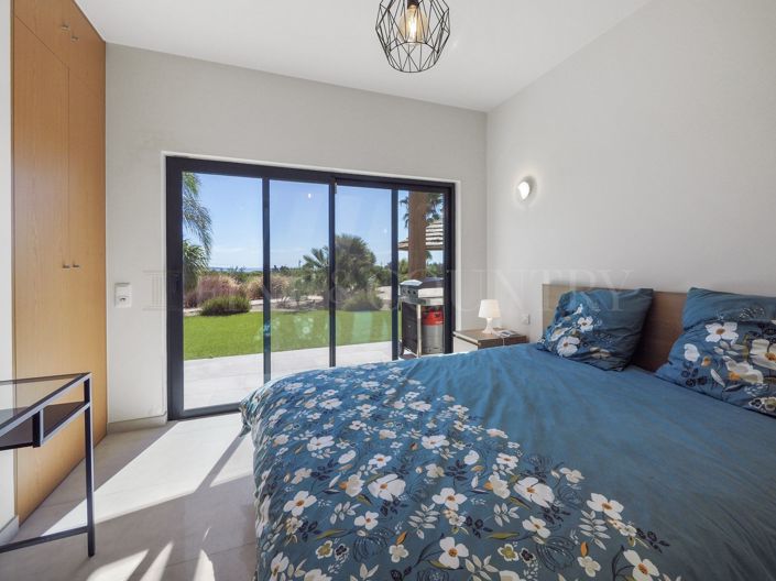Image No.18-4 Bed Property for sale