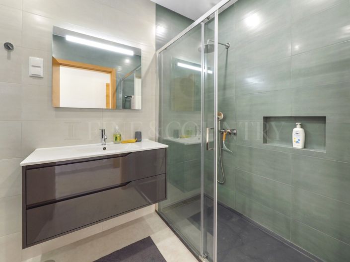 Image No.19-4 Bed Property for sale