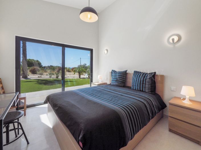 Image No.24-4 Bed Property for sale