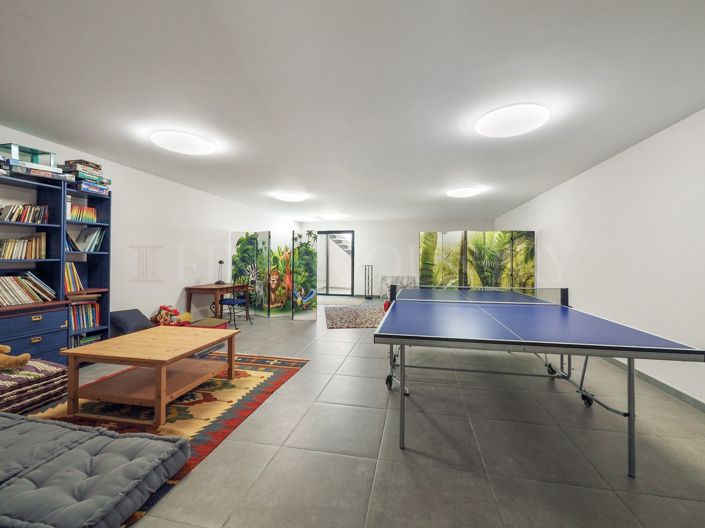 Image No.32-4 Bed Property for sale