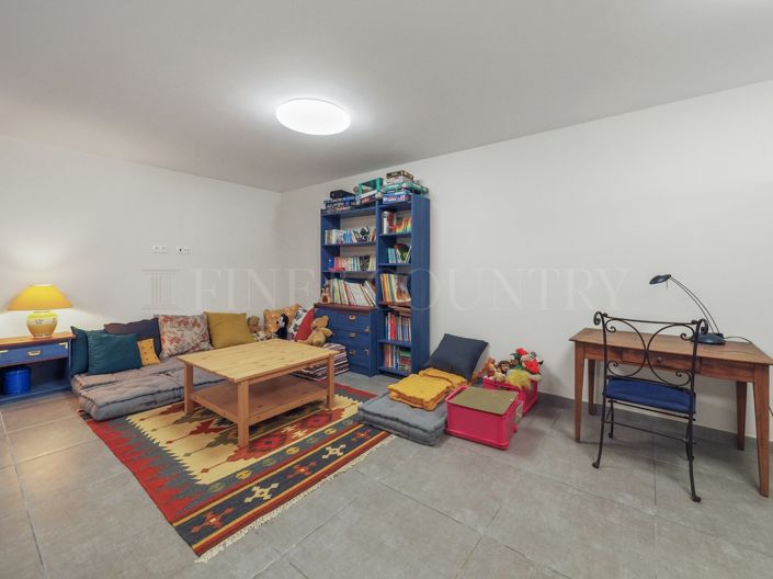 Image No.35-4 Bed Property for sale