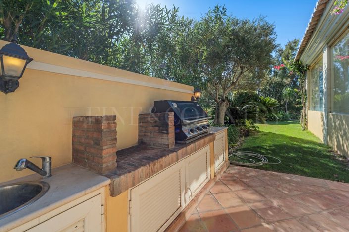Image No.15-4 Bed Property for sale