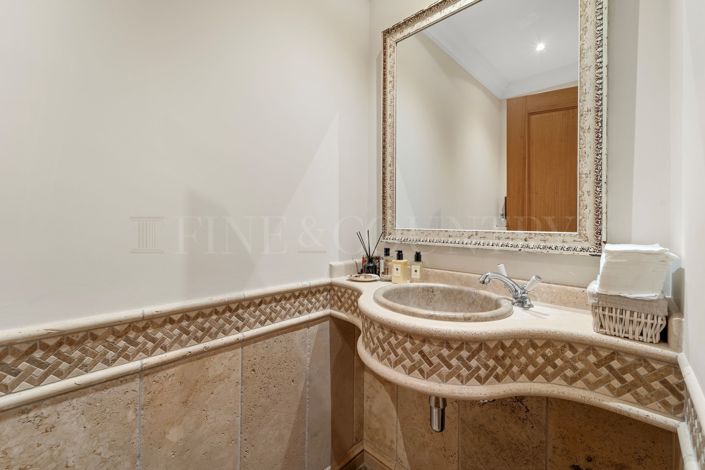 Image No.35-4 Bed Property for sale