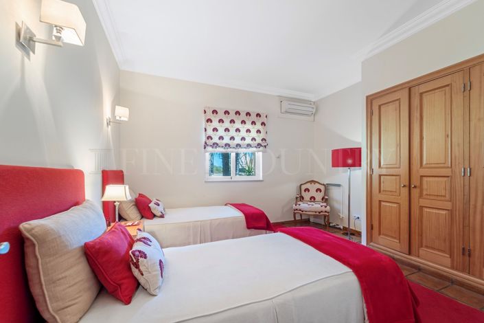 Image No.38-4 Bed Property for sale