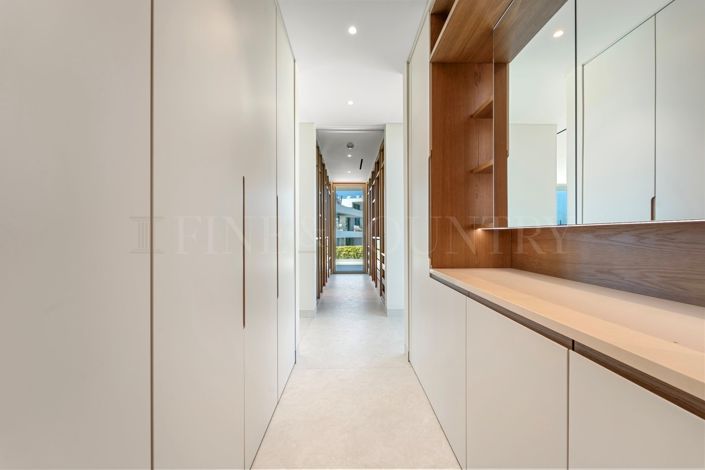 Image No.34-6 Bed Property for sale