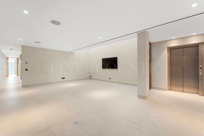 Image No.41-6 Bed Property for sale