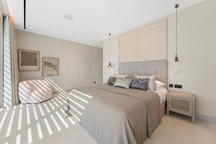 Image No.43-6 Bed Property for sale