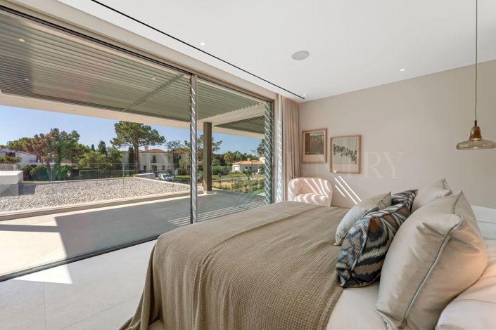 Image No.44-6 Bed Property for sale