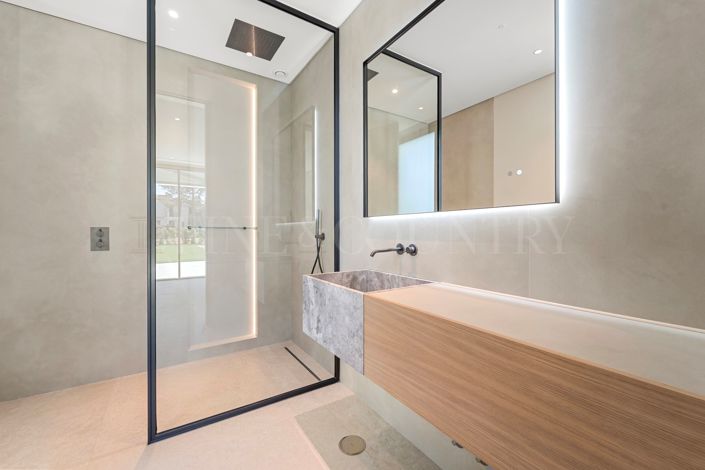 Image No.46-6 Bed Property for sale