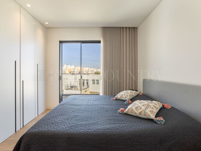 Image No.22-3 Bed Apartment for sale