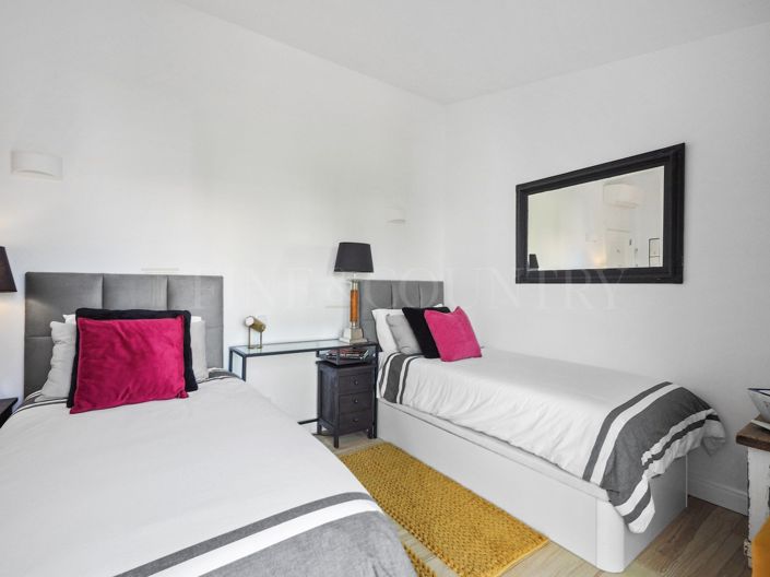 Image No.27-3 Bed Property for sale