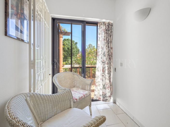Image No.26-3 Bed Property for sale