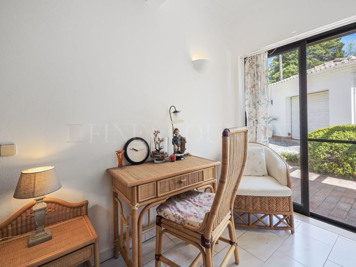 Image No.30-3 Bed Property for sale
