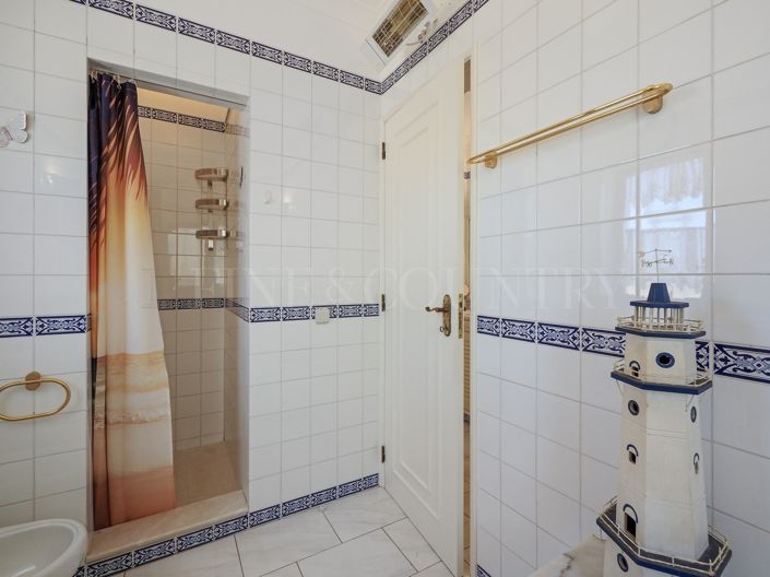 Image No.40-3 Bed Property for sale