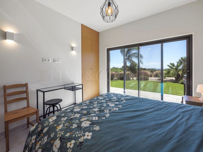 Image No.17-4 Bed Property for sale