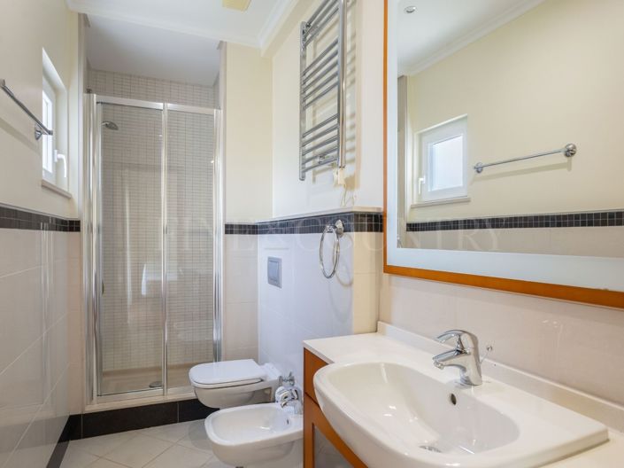 Image No.20-3 Bed Townhouse for sale