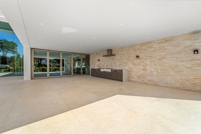 Image No.24-6 Bed Property for sale
