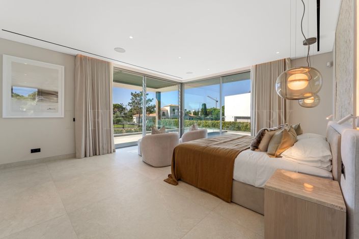 Image No.26-6 Bed Property for sale