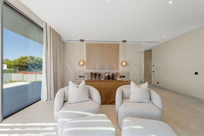 Image No.28-6 Bed Property for sale