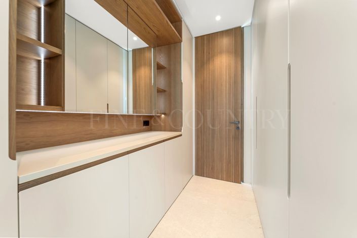 Image No.33-6 Bed Property for sale