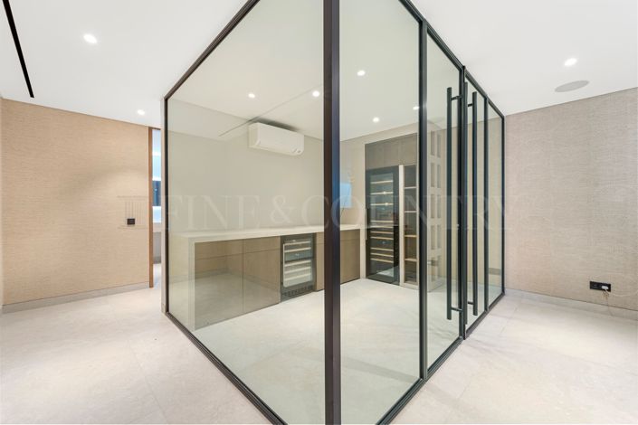 Image No.40-6 Bed Property for sale
