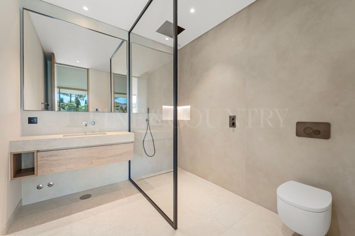 Image No.47-6 Bed Property for sale