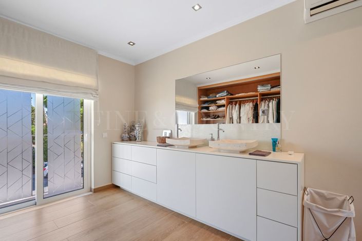 Image No.44-3 Bed Townhouse for sale