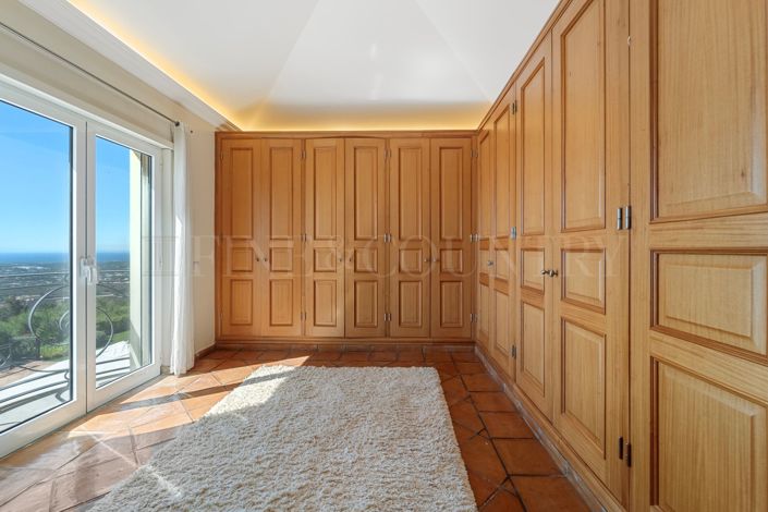 Image No.38-4 Bed Property for sale