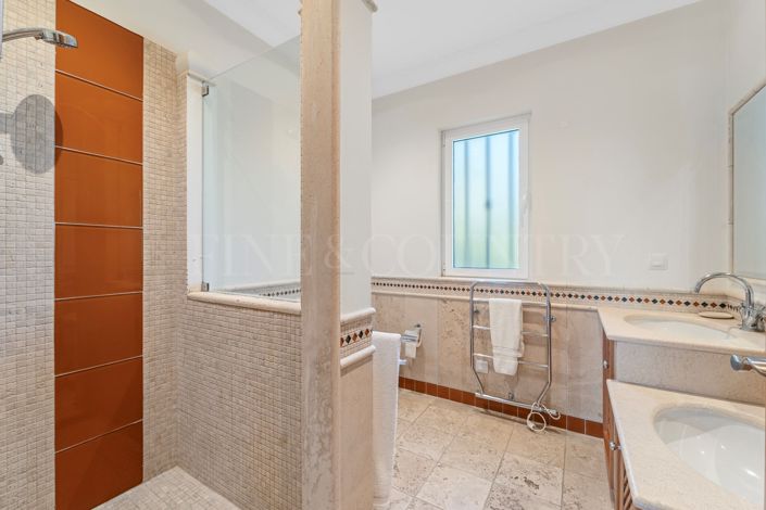 Image No.49-4 Bed Property for sale