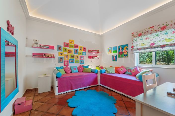 Image No.50-4 Bed Property for sale