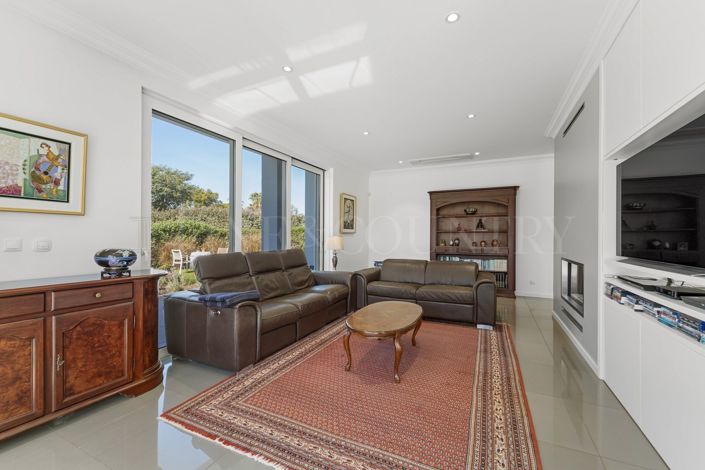Image No.12-3 Bed Property for sale