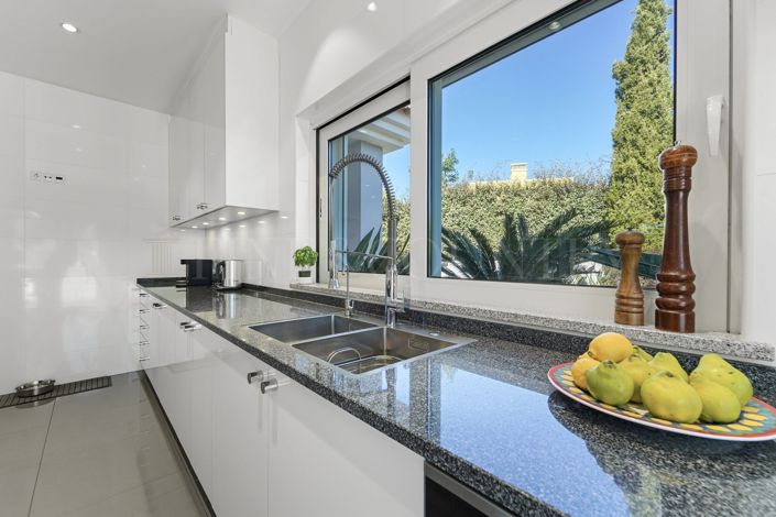 Image No.20-3 Bed Property for sale