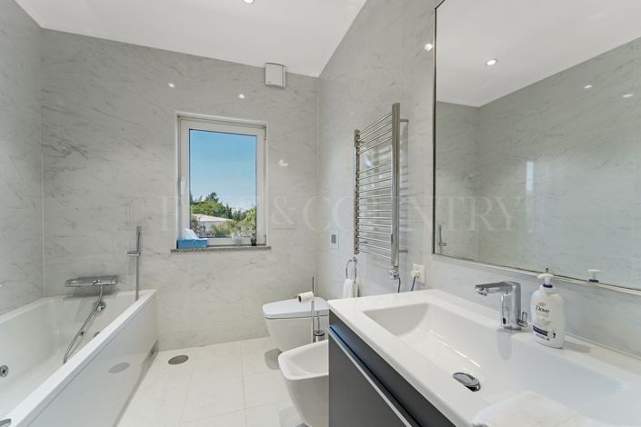 Image No.36-3 Bed Property for sale