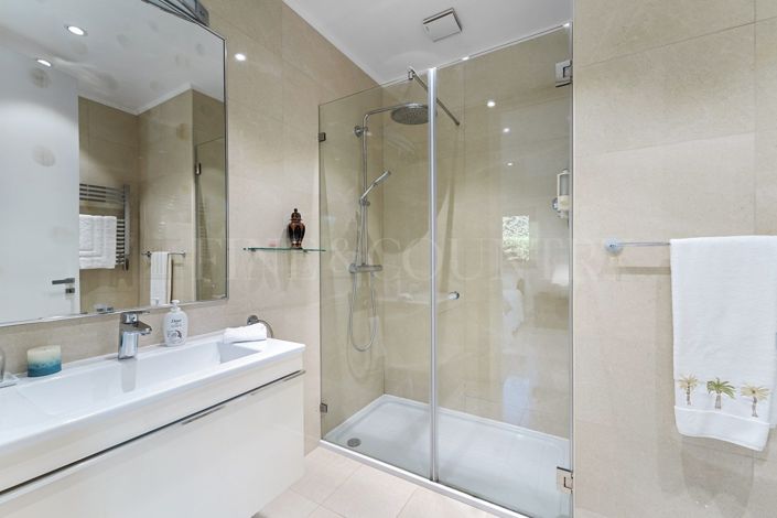 Image No.6-3 Bed Property for sale