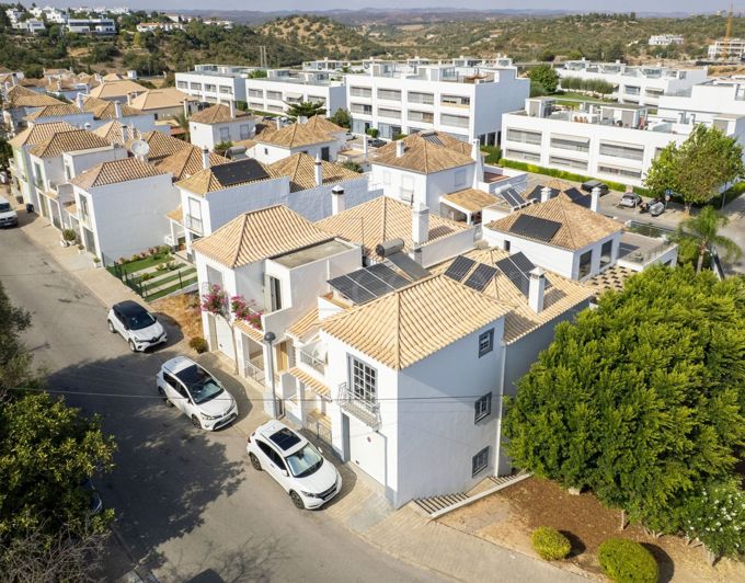 Image No.30-3 Bed Townhouse for sale