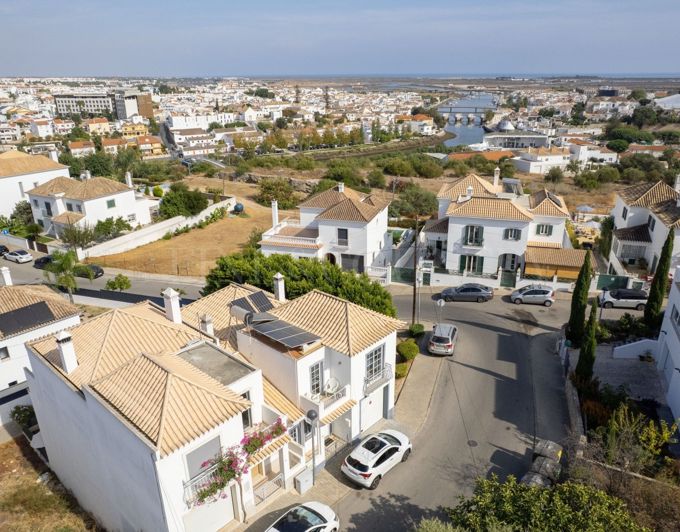 Image No.31-3 Bed Townhouse for sale