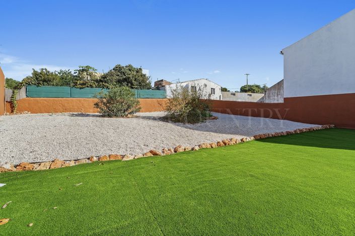 Image No.12-3 Bed Property for sale
