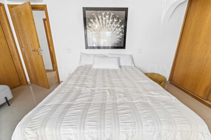 Image No.11-7 Bed Property for sale