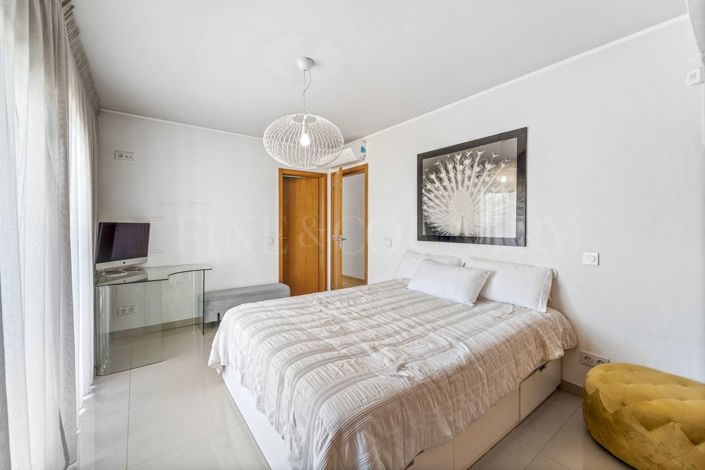 Image No.12-7 Bed Property for sale